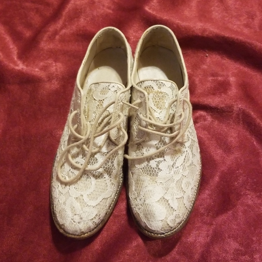 White/cream lace oxfords